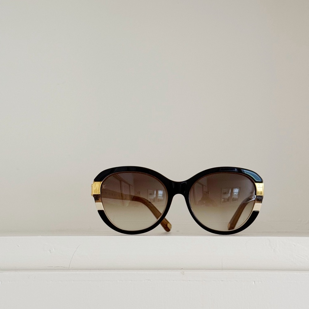 Louis Vuitton ~ Logo Petit Cat-Eye Sunglasses (gold maron Z0487E)